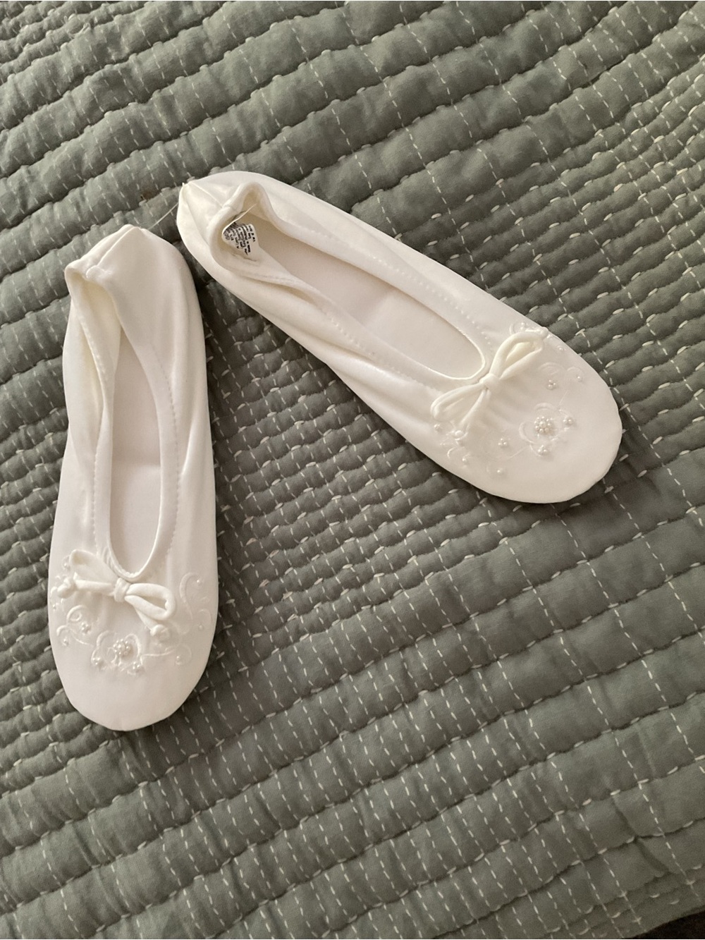Women’s White Embellished Bow Ballet Flats